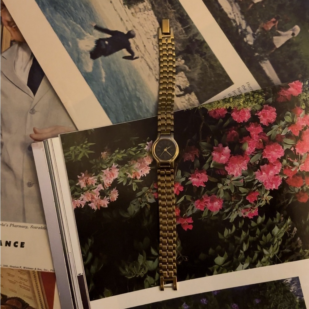 black & gold seiko watch